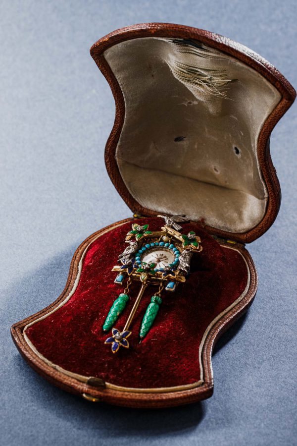 Sigma Valmon Broche